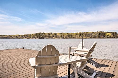 Kerr Lake Waterfront Getaway With Floating Dock