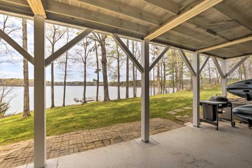 Kerr Lake Waterfront Getaway With Floating Dock