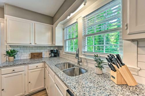 Private Greensboro Escape With Grill, Fire Pit!