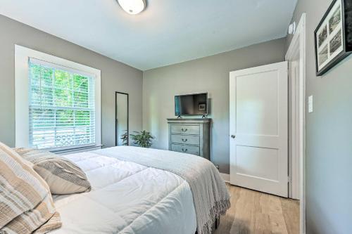 Private Greensboro Escape With Grill, Fire Pit!