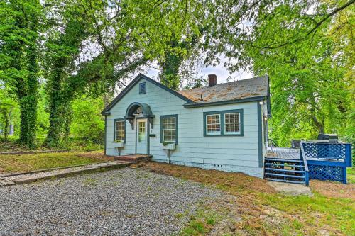 Private Greensboro Escape With Grill, Fire Pit!