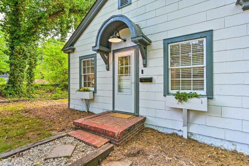 Private Greensboro Escape With Grill, Fire Pit!