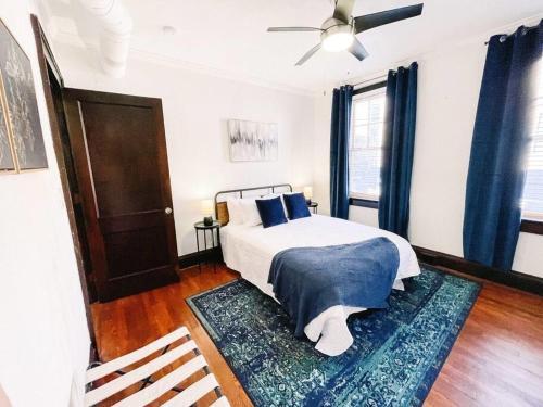 Unique Historic Loft On Main - Downtown Hendo