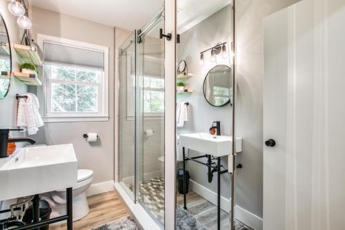 Chic Retreat At Lake Junaluska