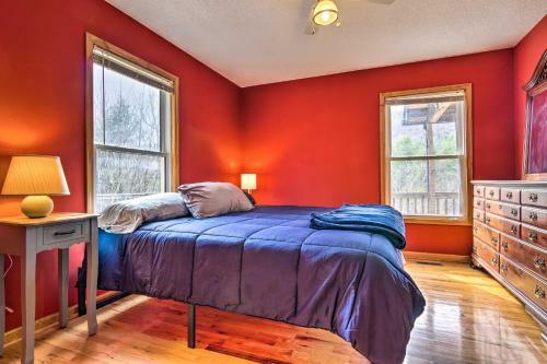 Charming Marion Cabin Fire Pit And Mtn Views!