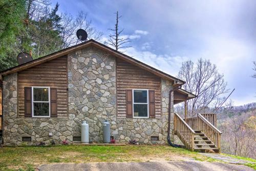Charming Marion Cabin Fire Pit And Mtn Views!