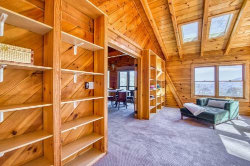 Laurel Lodge