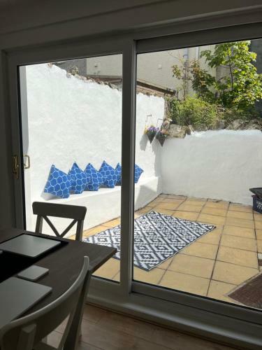 Heathcliff - 5 Bedroom House In Town Centre