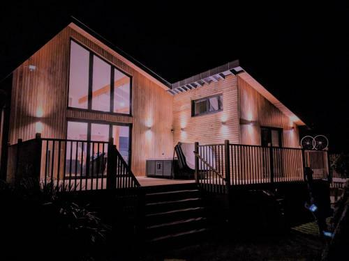 Cranmer - New Eco Beach House With Hot Tub & Bikes