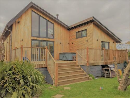 Cranmer - New Eco Beach House With Hot Tub & Bikes