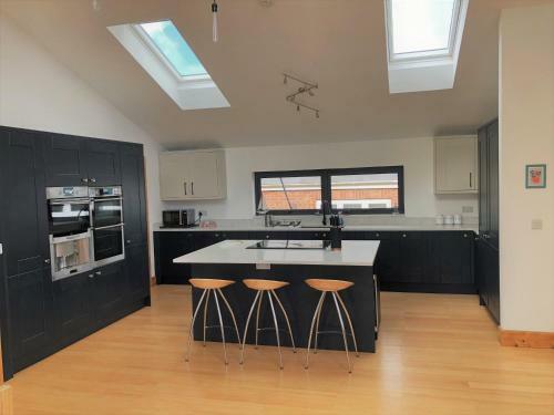 Cranmer - New Eco Beach House With Hot Tub & Bikes