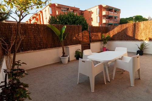 Renovated Apartment With Large Patio