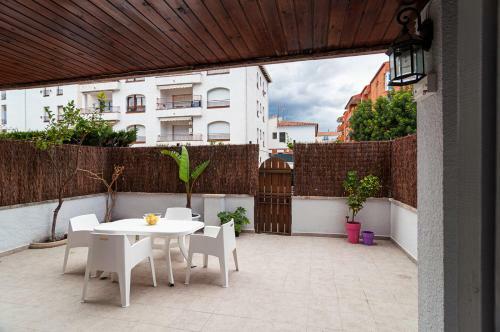 Renovated Apartment With Large Patio