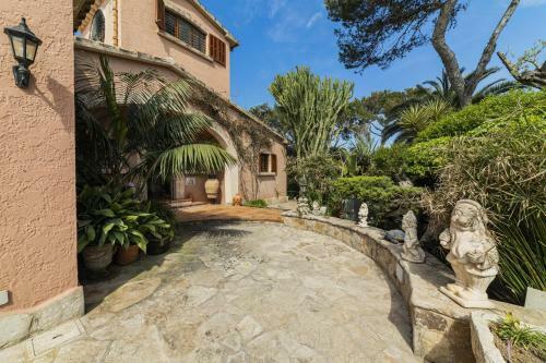 Villa Plomer Serra