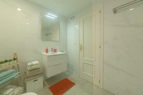 Beautiful Apartment With Sea Views!