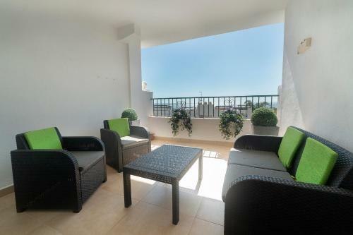 Beautiful Apartment With Sea Views!