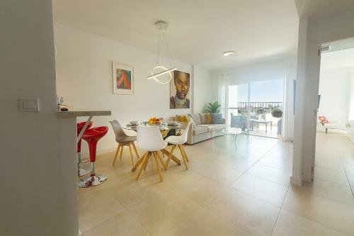 Beautiful Apartment With Sea Views!