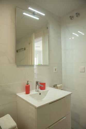 Beautiful Apartment With Sea Views!