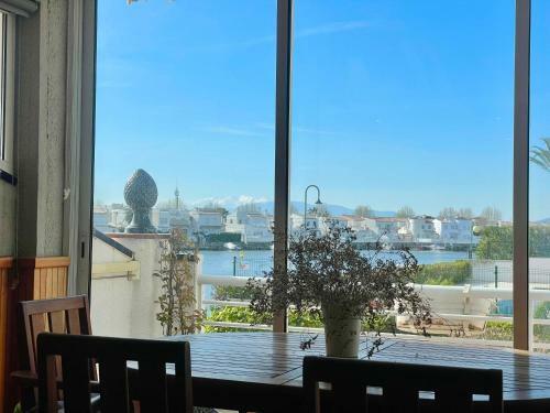 Apartamento En El Canal De Empuriabrava