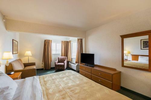 Hotel Belmont Inn & Suites & Convention Center