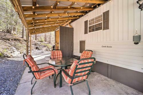 Land Harbor Cottage With Lake Beach Access!