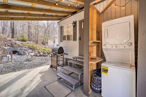 Land Harbor Cottage With Lake Beach Access!