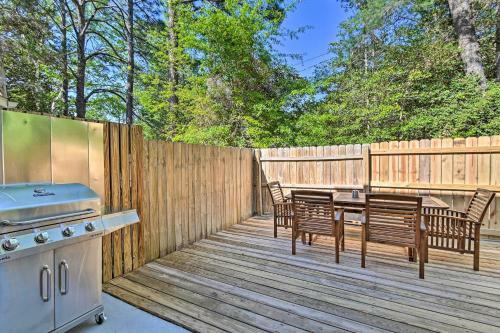 Downtown Southern Pines Townhome With Deck!