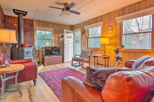 Quiet And Tranquil Spruce Pine Cabin With Views!