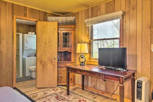 Quiet And Tranquil Spruce Pine Cabin With Views!