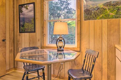 Quiet And Tranquil Spruce Pine Cabin With Views!