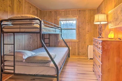 Quiet And Tranquil Spruce Pine Cabin With Views!