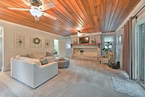 Gorgeous North Carolina Retreat With Fire Pit!