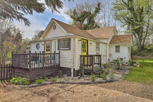 Stylish Asheville Home With Backyard And Fire Pit