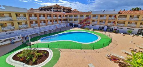 Nice Apartment With Balcony Overlooking The Pool