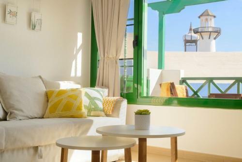 Delightful Front Beach Apartment. Sunrise Views!