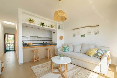 Delightful Front Beach Apartment. Sunrise Views!