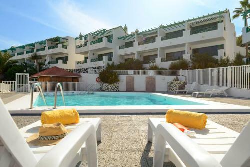 Delightful Front Beach Apartment. Sunrise Views!