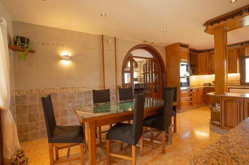 Villa Levante, Luxury For 12.