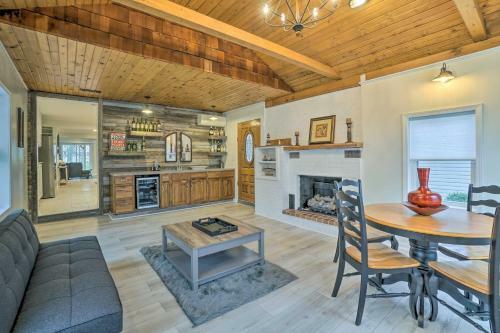 Waterfront Indian Lake Home Dogs Welcome!