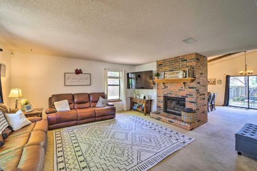 Family-friendly Broken Arrow Retreat With Yard!