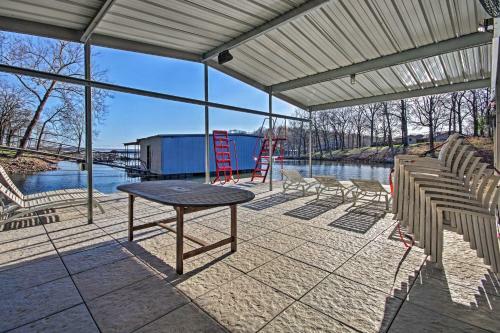 Waterfront Getaway With Fire Pit And Boat Slip!