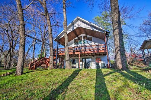 Waterfront Getaway With Fire Pit And Boat Slip!