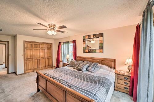 Waterfront Grove Oasis With Kayaks And Boat Dock!