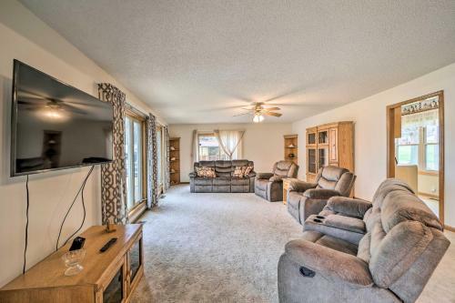 Waterfront Grove Oasis With Kayaks And Boat Dock!
