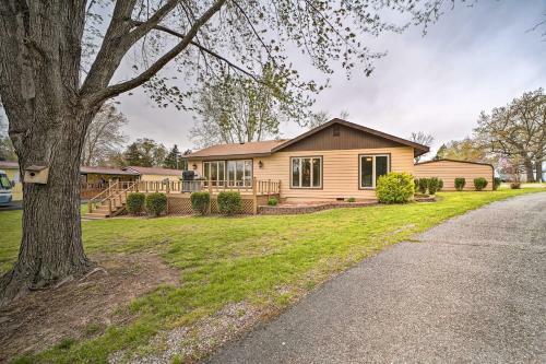 Waterfront Grove Oasis With Kayaks And Boat Dock!