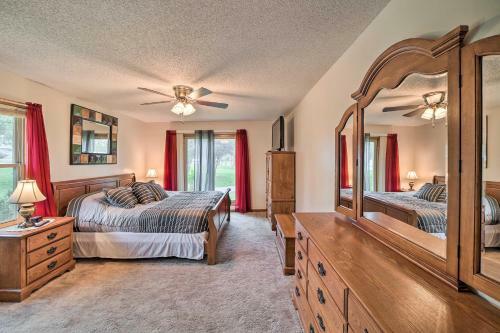 Waterfront Grove Oasis With Kayaks And Boat Dock!