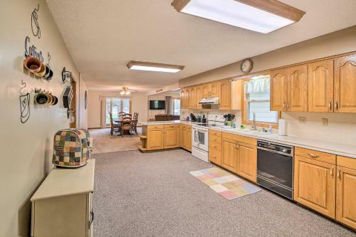 Waterfront Grove Oasis With Kayaks And Boat Dock!