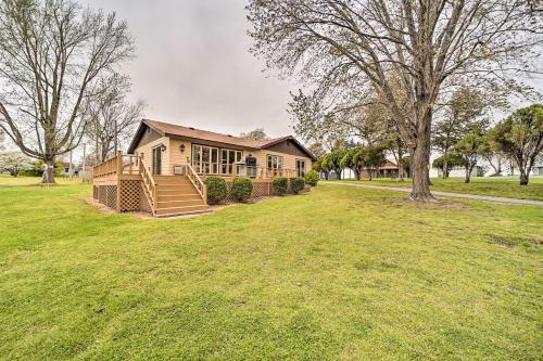 Waterfront Grove Oasis With Kayaks And Boat Dock!