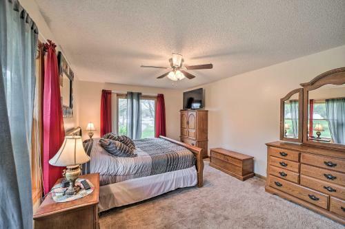 Waterfront Grove Oasis With Kayaks And Boat Dock!