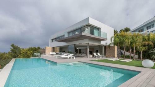 Modern Villa With Beautiful View